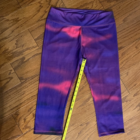 Take a Walk purple & pink yoga Capri pants - size Medium - Picture 9 of 11
